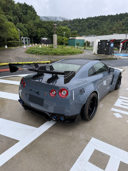 Daikoku Tour - Tuned Nissan GT-R R35 Liberty Walk