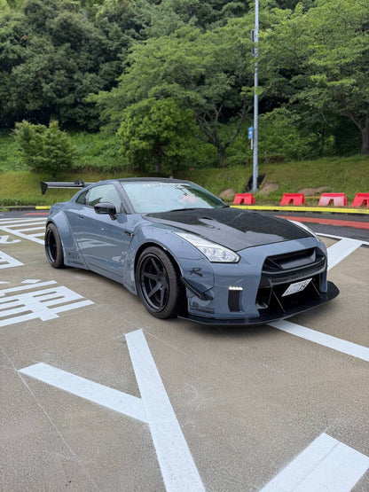 Daikoku Tour - Tuned Nissan GT-R R35 Liberty Walk