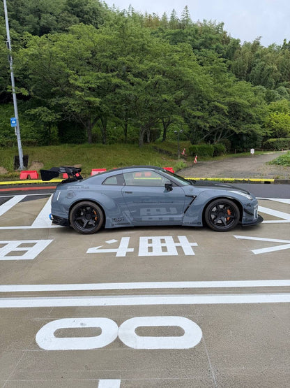 Daikoku Tour - Tuned Nissan GT-R R35 Liberty Walk